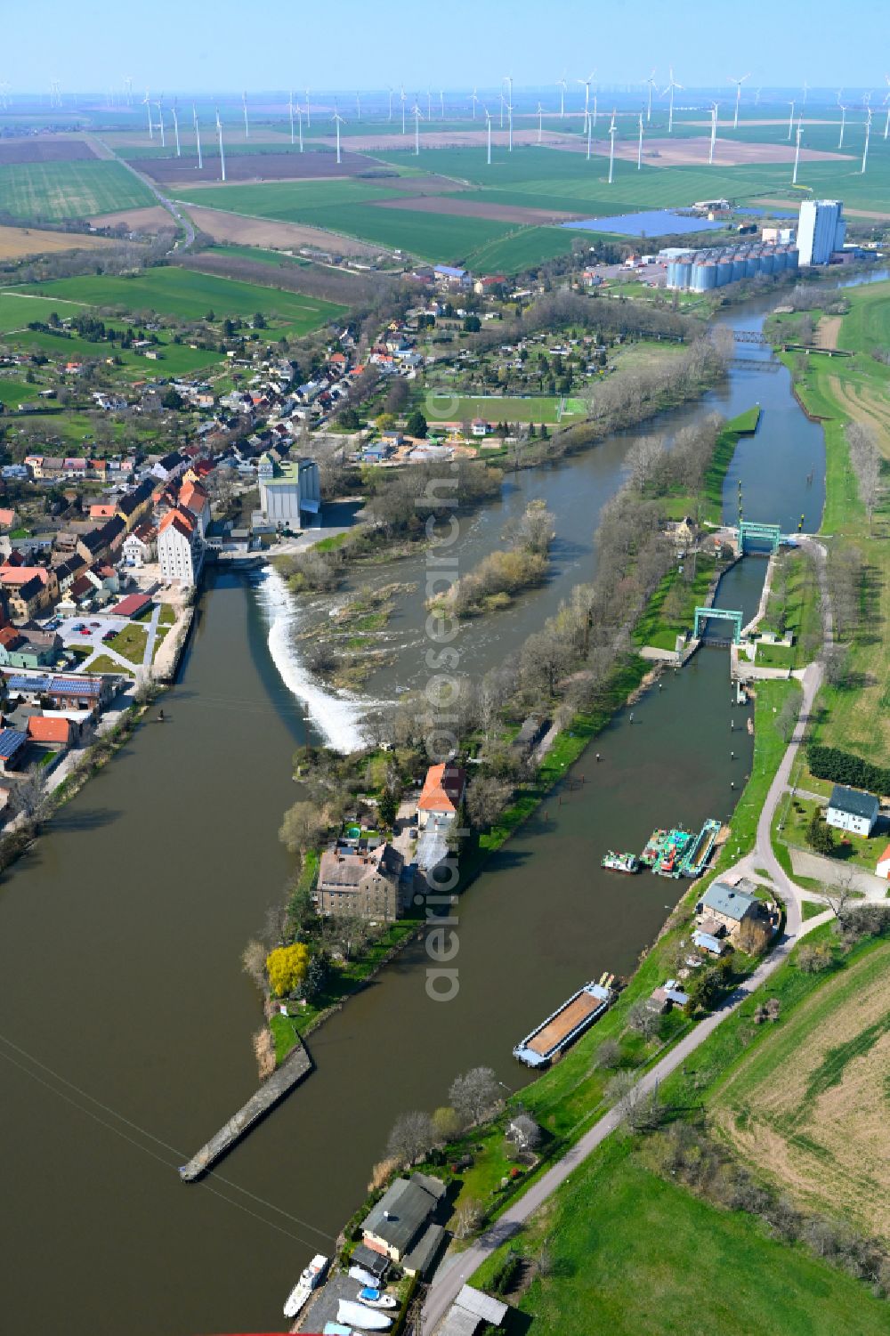 Aerial image Könnern - Locks - plants Schleuse Alsleben on the banks of the waterway of the of the river Saale on street Pregelmuehle in Koennern in the state Saxony-Anhalt, Germany