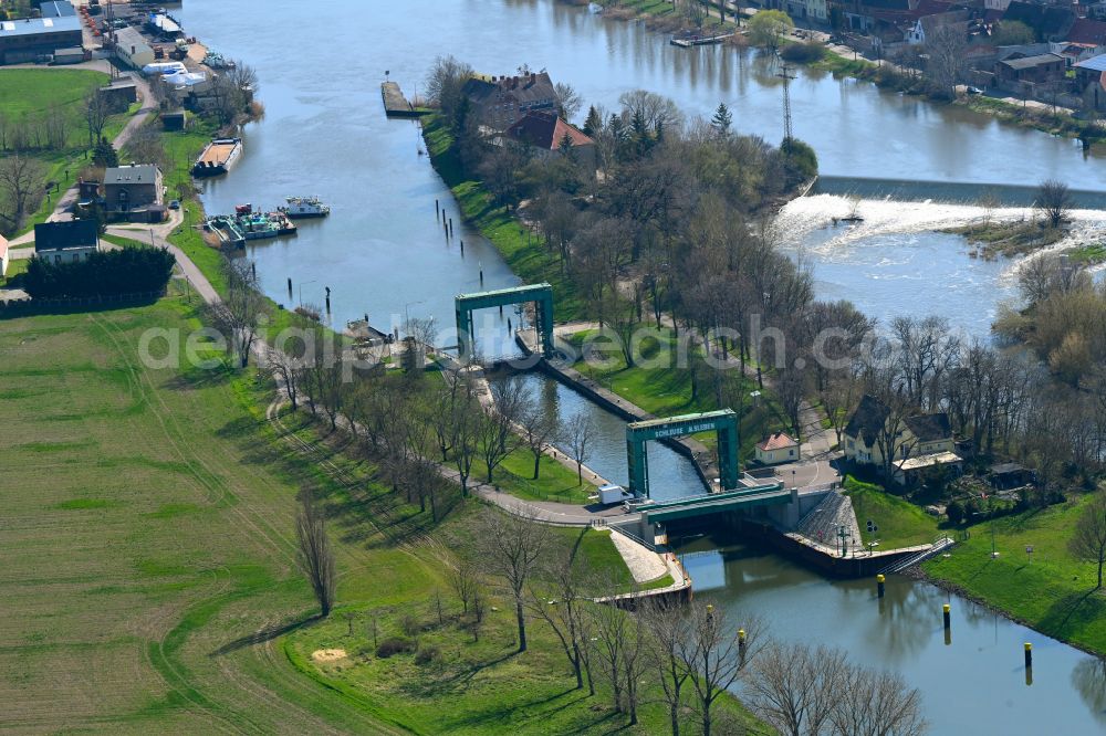 Könnern from above - Locks - plants Schleuse Alsleben on the banks of the waterway of the of the river Saale on street Pregelmuehle in Koennern in the state Saxony-Anhalt, Germany