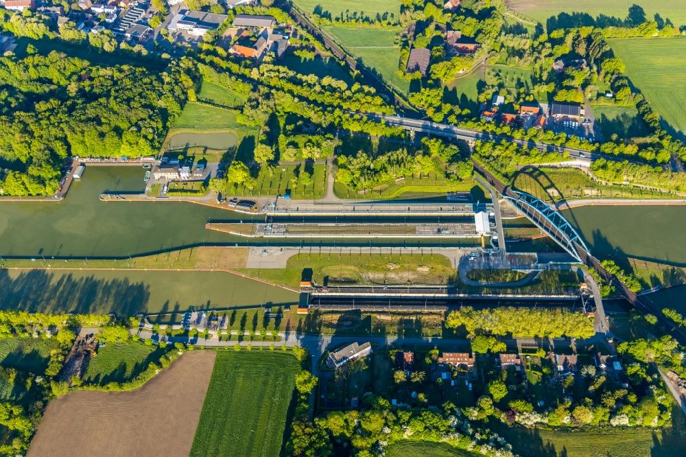 Aerial image Münster - Locks - plants of the Schleuse Muenster on the banks of the waterway of the Dortmund-Ems-Kanal on Schiffahrter Damm in Muenster in the state North Rhine-Westphalia, Germany