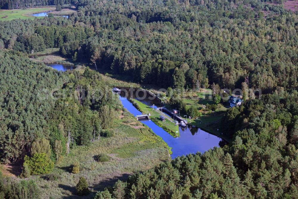 Aerial image Röddelin - Locks - plants of Schleuse Schorfheide on the banks of the waterway of the Obere Havel Wasserstrasse in Roeddelin in the state Brandenburg, Germany