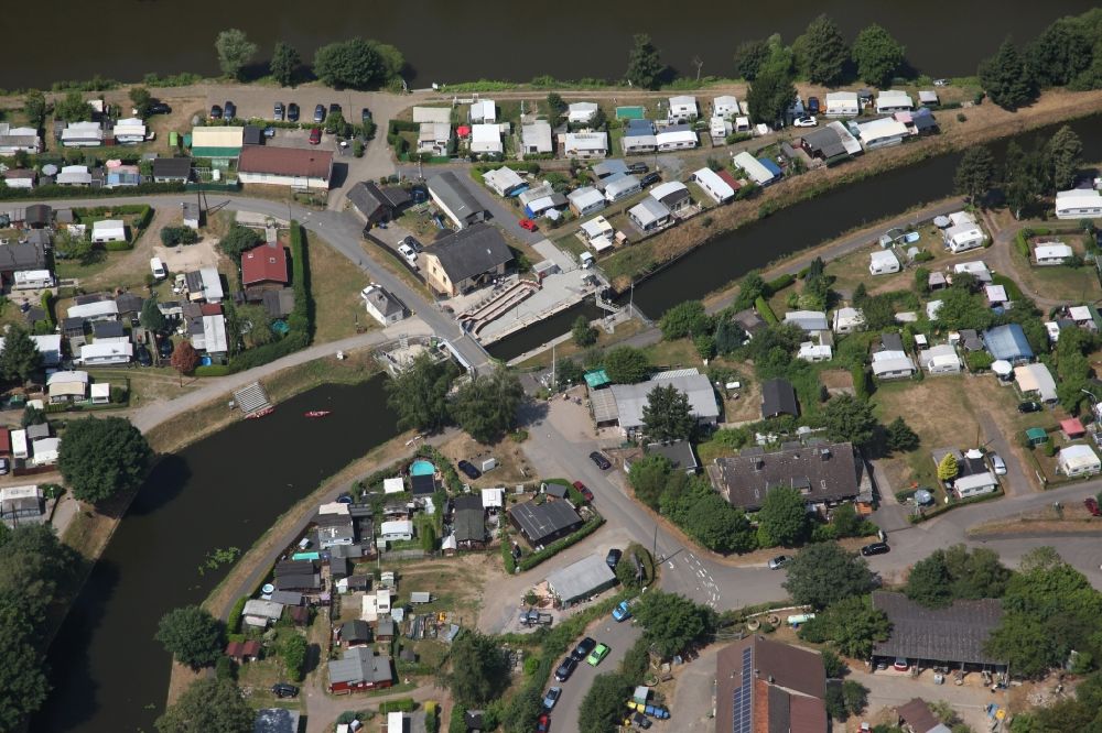 Aerial image Lahnstein - Locks - plants of the Schleuse Ahl on the banks of the waterway of the of Lahn in Lahnstein in the state Rhineland-Palatinate, Germany