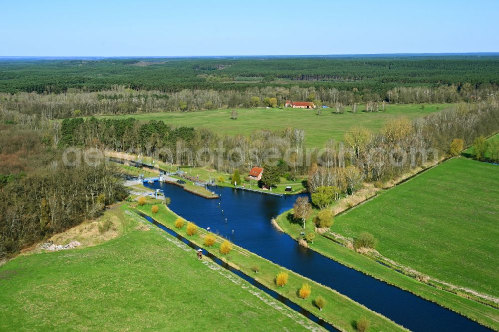 Aerial photograph Malliß - Locks - plants on the banks of the waterway of the of MEW Mueritz-Elde-Wasserstrasse in Malliss in the state Mecklenburg - Western Pomerania, Germany
