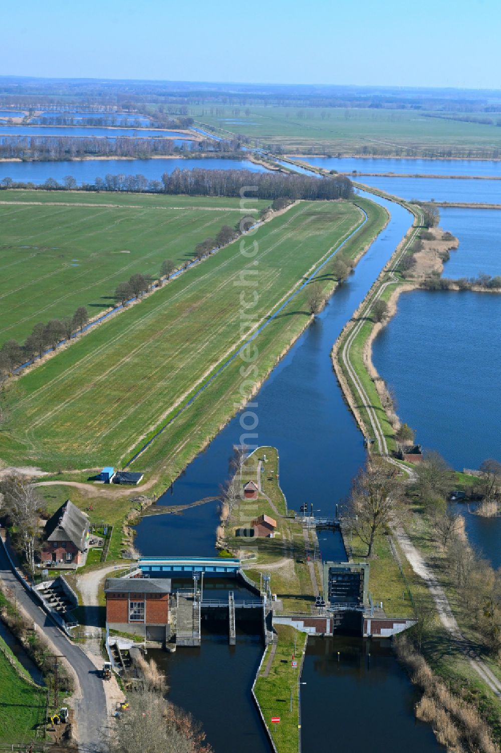 Aerial photograph Lewitz - Locks - plants on the banks of the waterway of the Mueritz-Elde-Wasserstrasse on street Lewitzschleuse in Lewitz in the state Mecklenburg - Western Pomerania, Germany