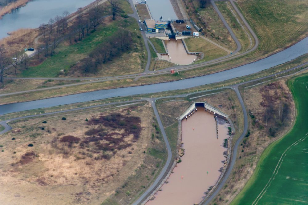 Senftenberg from above - Sluice applications in the channel from the Senftenberger Lake Geierswalder Lake in Senftenberg in the Federal State of Brandenburg
