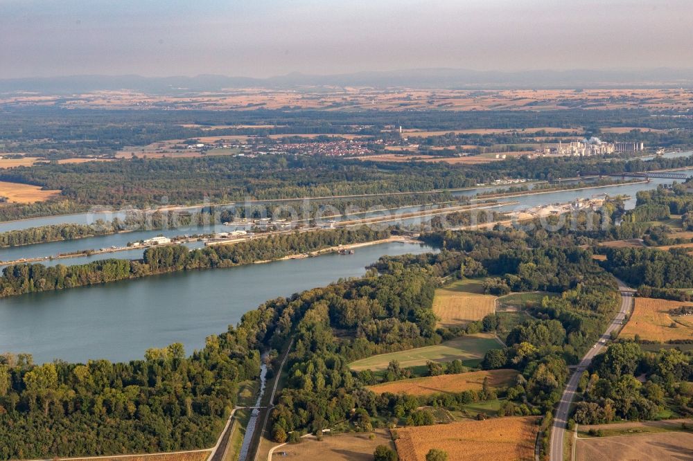 Aerial photograph Iffezheim - Locks - plants on the banks of the waterway of the Rhine EnBW Energie Baden-Wuerttemberg AG, Rheinkraftwerk Iffezheim in Iffezheim in the state Baden-Wuerttemberg, Germany