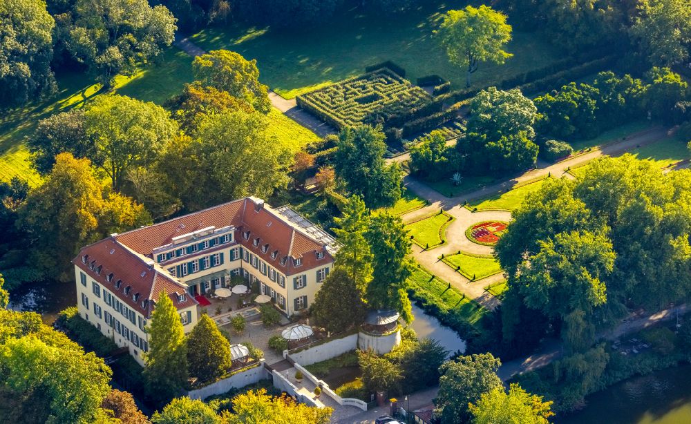 Aerial image Gelsenkirchen - Berge castle in Gelsenkirchen in the state North Rhine-Westphalia. The moated castle is located on the Adenauerallee und houses a hotel and the corresponding hotel's on-site restaurant today