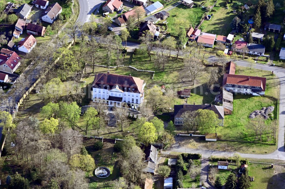 Halbe from the bird's eye view: Building complex in the park of Briesen palace in Halbe in the state Brandenburg, Germany