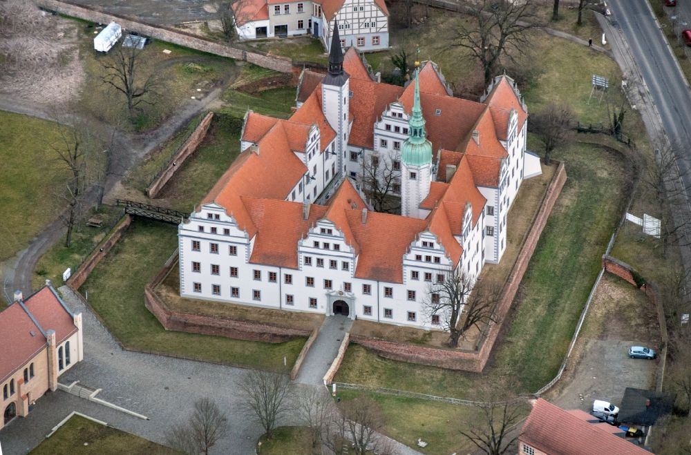 Doberlug-Kirchhain from the bird's eye view: The castle, completed in the Renaissance style in the second half of the 17th century, symbolizing the year, because it consists of an entrance gate (year), twelve gables (months), fifty-two rooms (weeks) and three hundred sixty five windows (days)