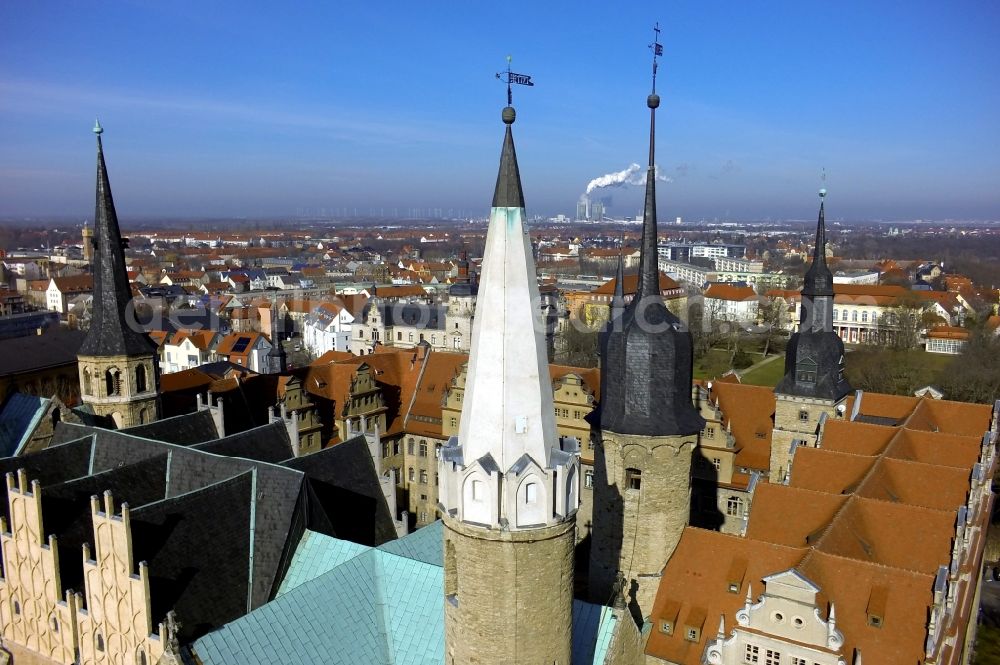 Aerial image Merseburg - View of Castle and the Cathedral of St. Johannes d. T. und Laurentius, a building in the street with the Romanesque in Merseburg in Saxony-Anhalt