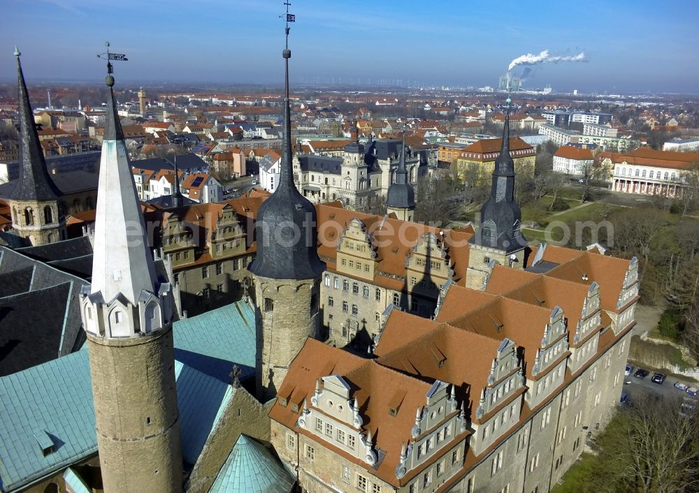 Aerial photograph Merseburg - View of Castle and the Cathedral of St. Johannes d. T. und Laurentius, a building in the street with the Romanesque in Merseburg in Saxony-Anhalt