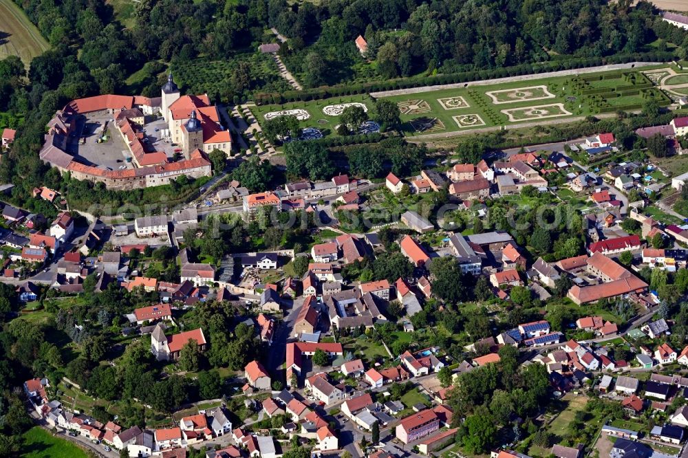 Haldensleben from the bird's eye view: Building complex in the park of the castle Hundisburg in Haldensleben in the state Saxony-Anhalt, Germany