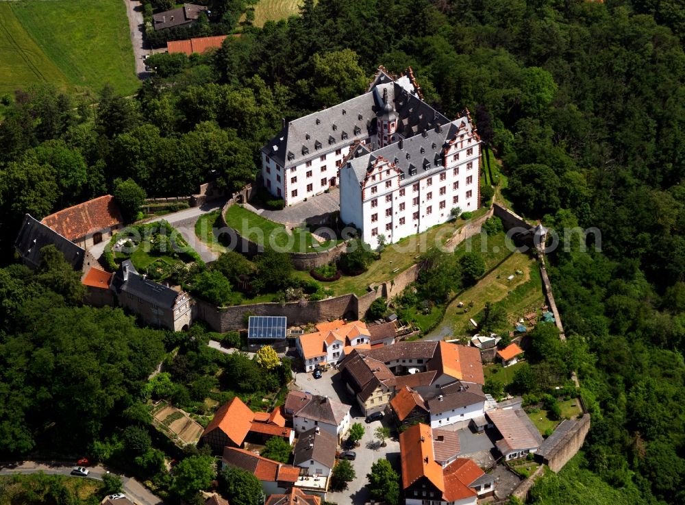 Aerial photograph Fischbachtal - Lichtenberg Palace in the county of Fischbachtal in the state of Hesse. The castle is located on a hill in the village. It belongs to the state of Hesse and is used as a residential facility. It also hosts the homeland museum and is used for various events
