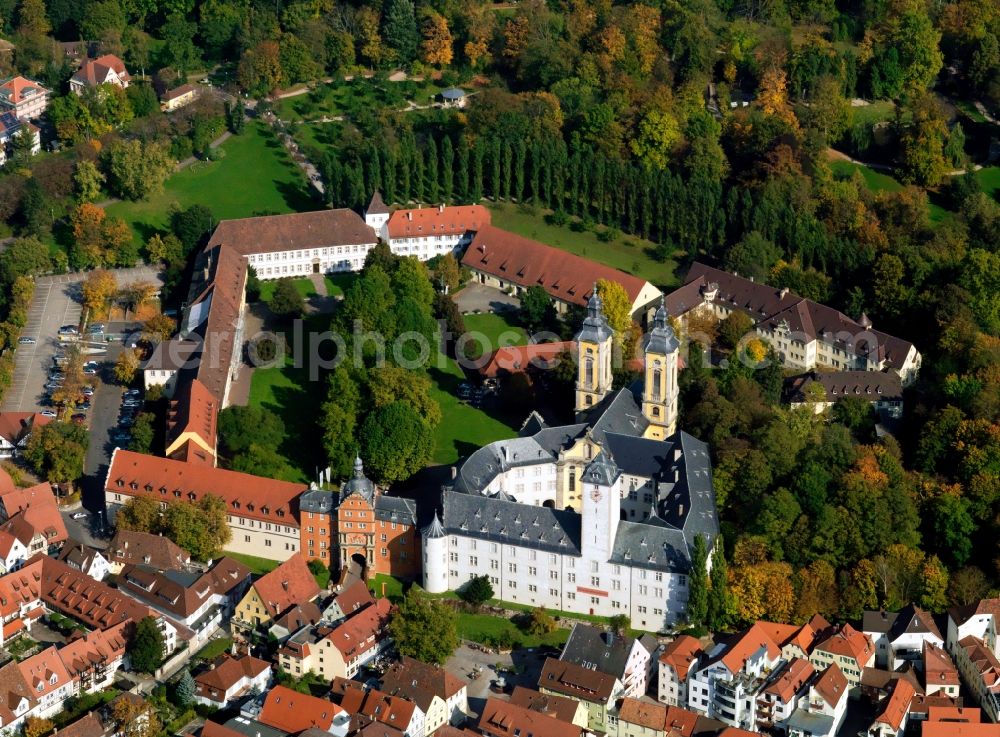 Bad Mergentheim from the bird's eye view: Castle Mergentheim in Bad Mergentheim in the state of Baden-Württemberg. The compound is located east of the historic city center. The castle was originally built as a water fortress and later used by the German Order as a monastery. Parts of it are a church with two towers. Today it is home to the Deutschorden Museum and open to the public