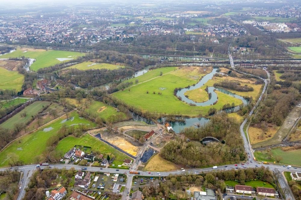 Aerial photograph Hamm - Castle mill on Muehlenteich pond in the Heessen part of Hamm in the state of North Rhine-Westphalia