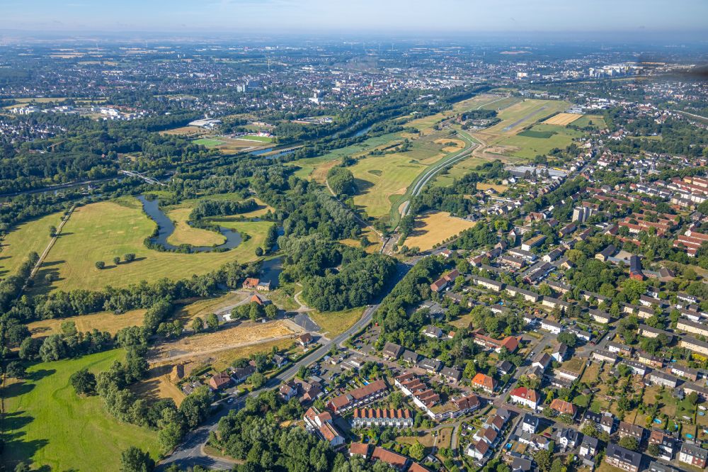 Aerial photograph Hamm - Castle mill on Muehlenteich pond in the Heessen part of Hamm at Ruhrgebiet in the state of North Rhine-Westphalia