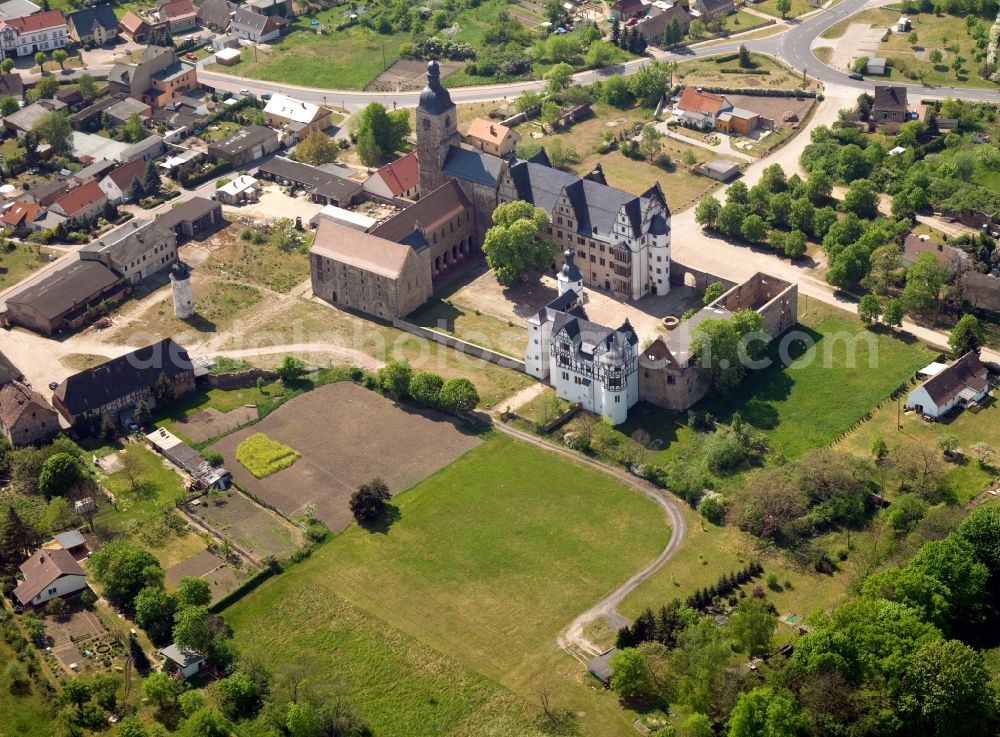 Aerial image Gommern - The castles Neuhaus and Hobeck in the Leitzkau district of Gommern in the state of Saxony-Anhalt. The two castle now form one compound in the area. After being rebuilt in the 1950s and 60s the compound consists of the church, the smaller new building and Hobeck castle. The old house was destructed, only the connecting wall exists today