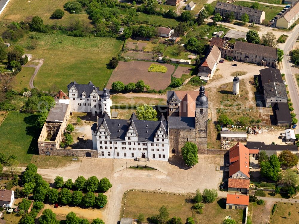 Gommern from above - The castles Neuhaus and Hobeck in the Leitzkau district of Gommern in the state of Saxony-Anhalt. The two castle now form one compound in the area. After being rebuilt in the 1950s and 60s the compound consists of the church, the smaller new building and Hobeck castle. The old house was destructed, only the connecting wall exists today