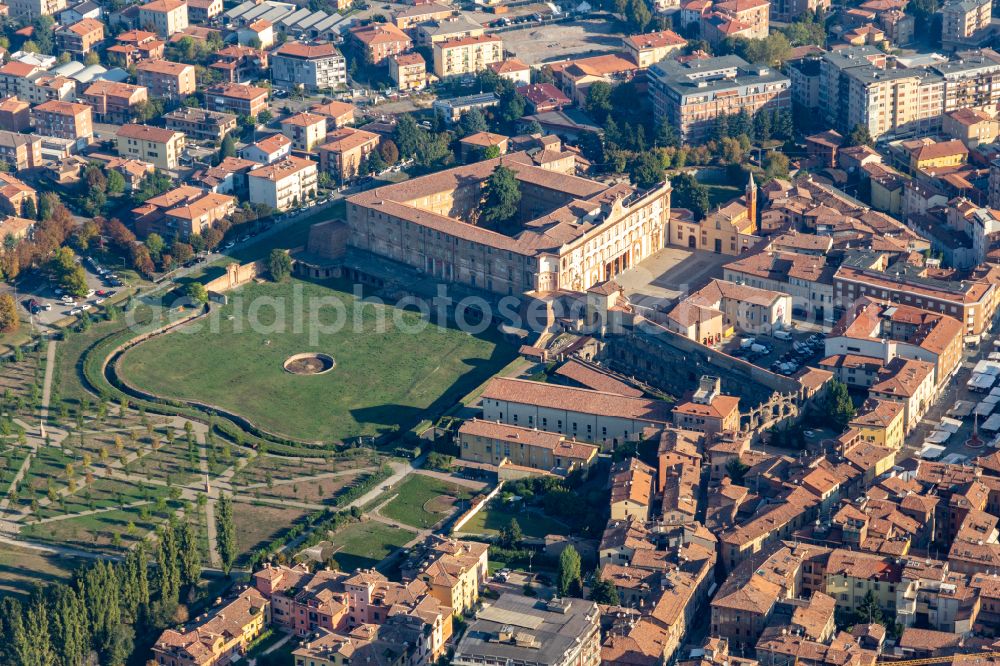 Aerial photograph Sassuolo - Building complex in the park Giardini Ducali of the castle Parco Ducale and Palazzo Ducale in Sassuolo in Emilia-Romagna, Italy