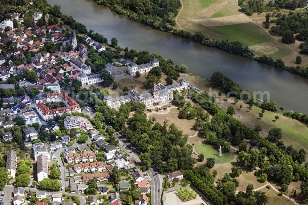 Aerial photograph Hanau - Building complex in the park of the castle Philippsruhe on main river in Hanau in the state Hesse, Germany