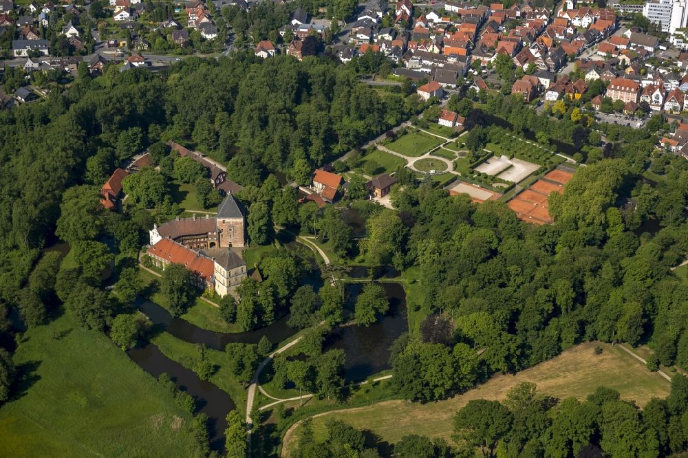 Aerial image Rheda-Wiedenbrück - Rheda Castle with the castle grounds in Rheda-Wiedenbrueck in the state North Rhine-Westphalia. Until today the moated castle is used as a Wolfgang Gerbere residence. Foto: Hans Blossey