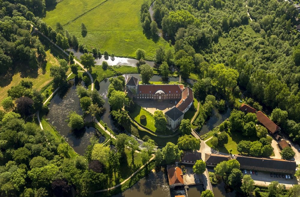 Aerial image Rheda-Wiedenbrück - Rheda Castle with the castle grounds in Rheda-Wiedenbrueck in the state North Rhine-Westphalia. Until today the moated castle is used as a Wolfgang Gerbere residence. Foto: Hans Blossey