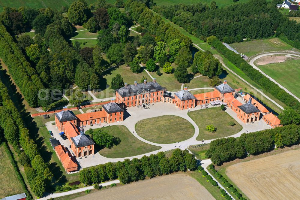 Klütz from the bird's eye view: Building complex in the park of the castle Schloss Bothmer on street Am Park in Kluetz in the state Mecklenburg - Western Pomerania, Germany