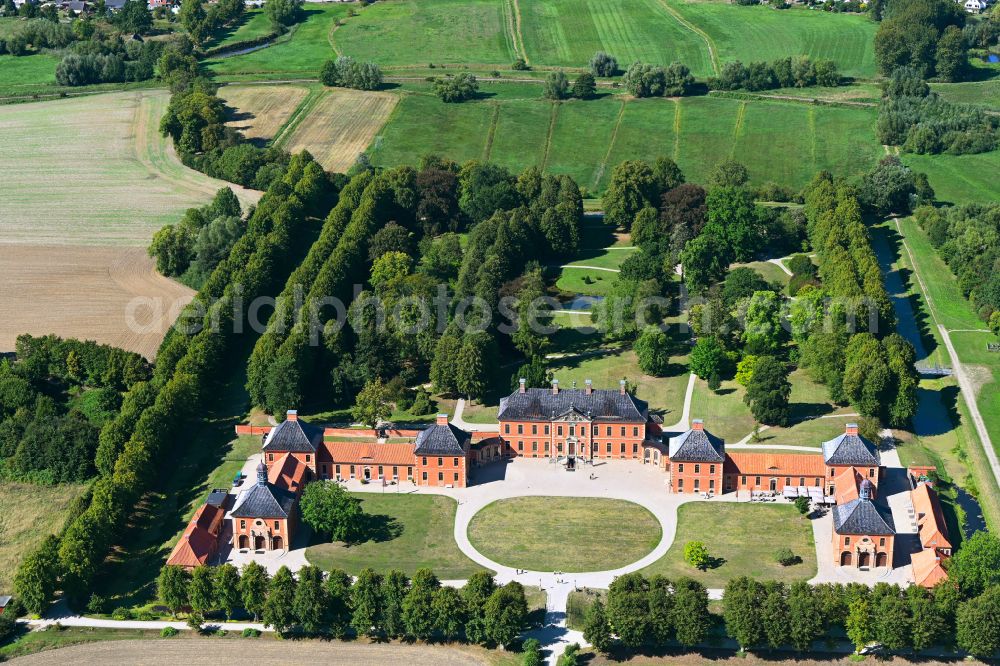 Aerial photograph Klütz - Building complex in the park of the castle Schloss Bothmer on street Am Park in Kluetz in the state Mecklenburg - Western Pomerania, Germany