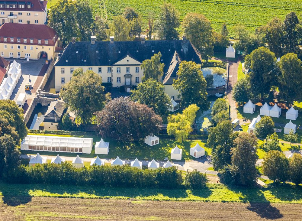 Aerial photograph Helle - Palace Schloss Wocklum on street Wocklum in Helle in the state North Rhine-Westphalia, Germany