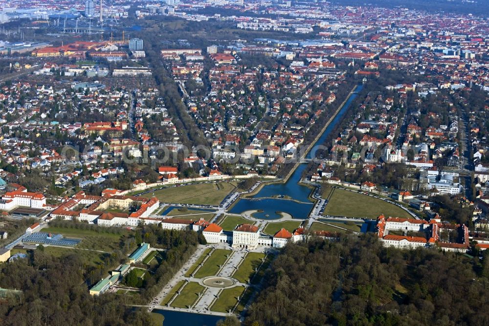 Aerial photograph München - Building and Castle Park Castle Nymphenburg im Stadtteil Neuhausen-Nymphenburg in Munich in the state Bavaria