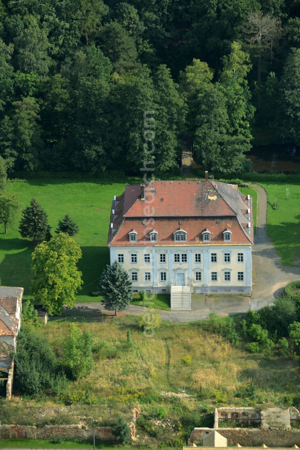 Aerial image Steinach - Castle, park and pond in Steinach in the state of Saxony