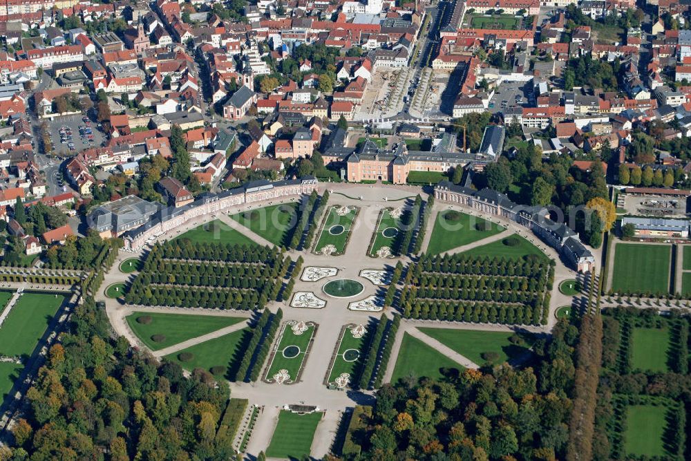 Aerial image Schwetzingen - Das Schloss Schwetzingen und der französische Barockgarten. Das Schloss diente den pfälzischen Kurfürsten als Sommerresidenz und wurde in seiner heutigen Form ab dem Jahr 1697 errichtet. The Schwetzingen Castle and the French formal garden.