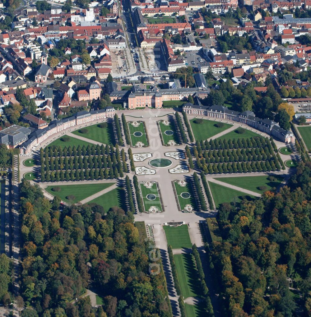 Aerial image Schwetzingen - Das Schloss Schwetzingen und der französische Barockgarten. Das Schloss diente den pfälzischen Kurfürsten als Sommerresidenz und wurde in seiner heutigen Form ab dem Jahr 1697 errichtet. The Schwetzingen Castle and the French formal garden.
