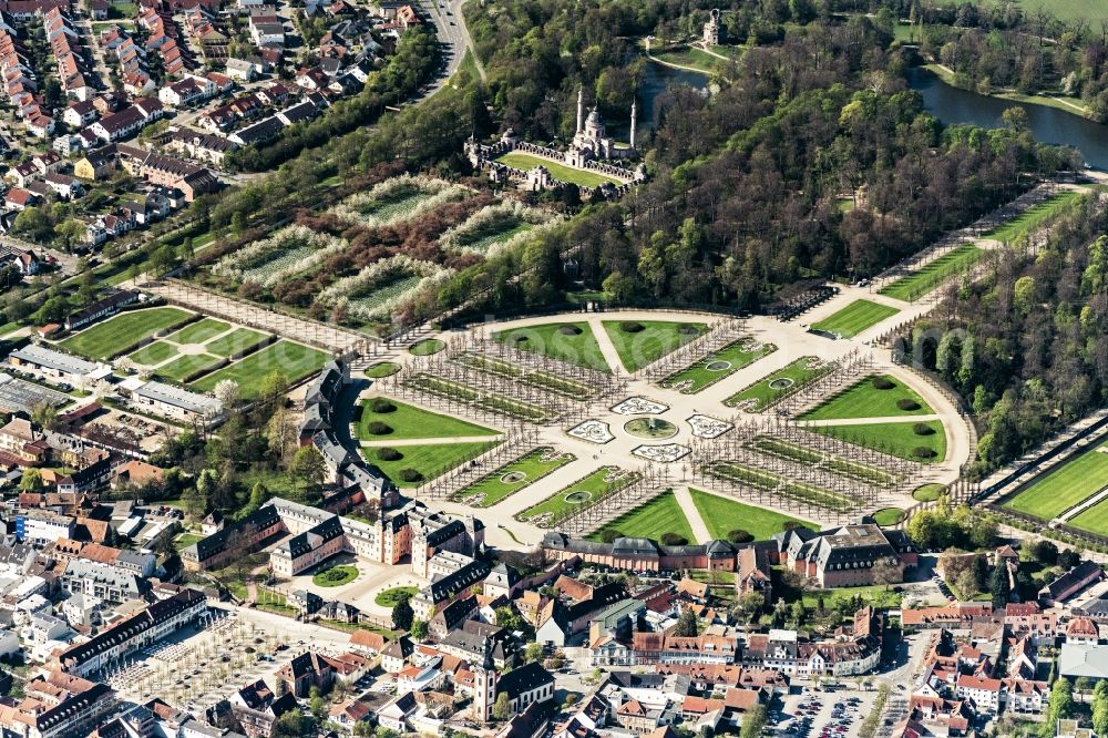 Aerial photograph Schwetzingen - Schwetzingen Castle and the French baroque garden in Schwetzingen in the state of Baden-Wuerttemberg