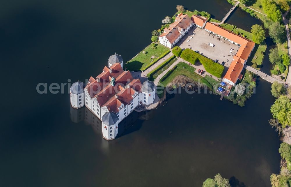 Aerial photograph Glücksburg - Castle lake with moated castle in Gluecksburg in Schleswig-Holstein, Germany