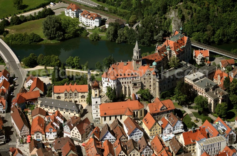 Aerial image Sigmaringen - Sigmaringen Castle, also Hohenzollern castle, now headquarters of the princes of Hohenzollern Sigmaringen in Baden-Württemberg