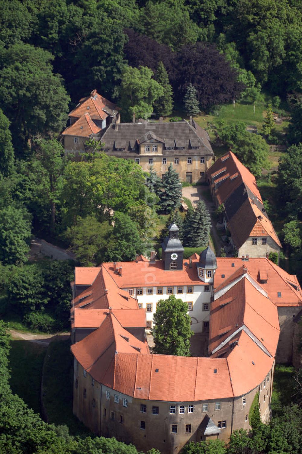 Aerial photograph WALTERSHAUSEN - Blick auf das Schloss Tenneberg in 99880 Waltershausen. Museum Schloss Tenneberg, Tenneberg 1; Herr Thomas Reinecke; Tel.: 0 36 22 / 6 91 70, info@schloss-tenneberg.de