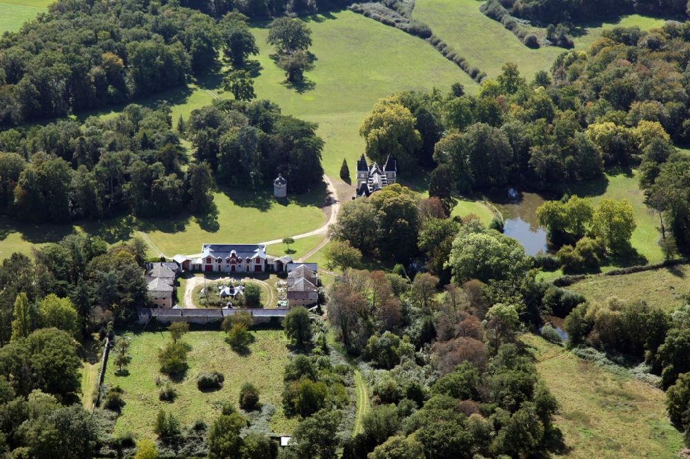 Aerial photograph Montreuil Juigne - Castle La Thibaudiere in Montreuil Juigne in Pays de la Loire, France