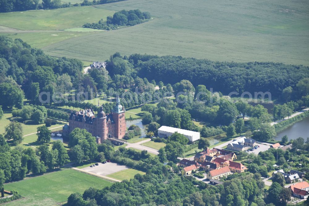 Aerial photograph Köge - Building complex in the park of the castle Valloe in Koege in Region Sjaelland, Denmark