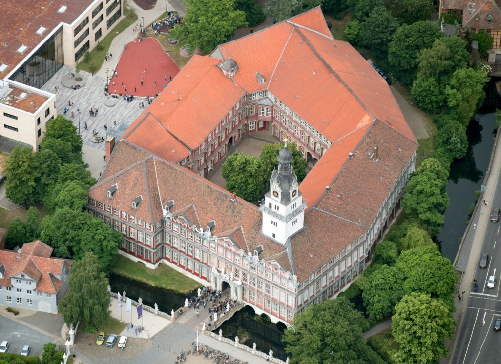 Wolfenbüttel from the bird's eye view: Castle Wolfenbuettel in Wolfenbuettel in the state Lower Saxony. The Castle Wolfenbuettel Wolfenbuettel in Lower Saxony is the second largest preserved Castle in Lower Saxony, Germany. Today, the castle is used by a high school, the Federal Academy for cultural education and a museum