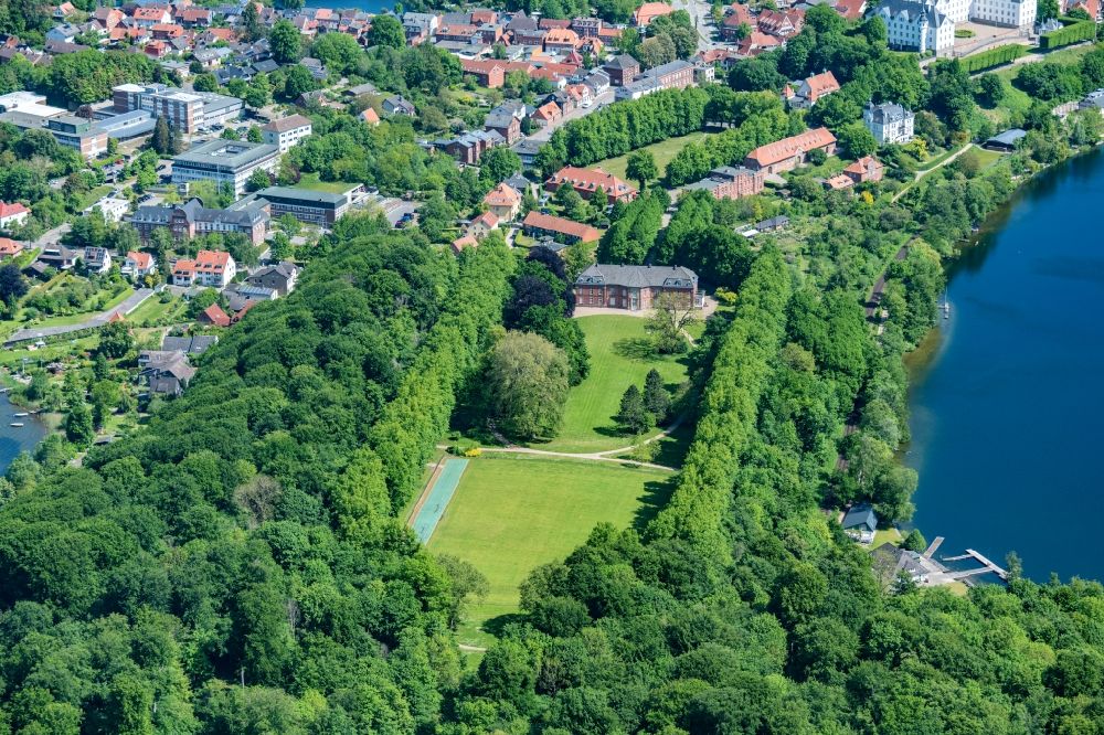 Aerial image Plön - Castle complex of the Princes Castle Ploen in Ploen in the state Schleswig-Holstein