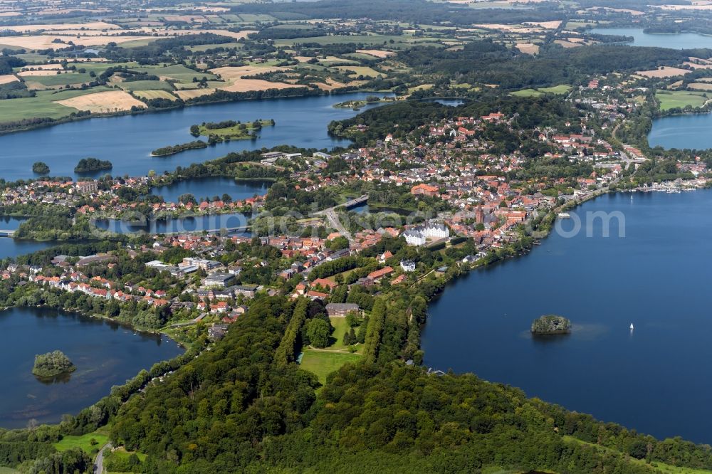 Aerial photograph Plön - Castle complex of the Princes Castle Ploen in Ploen in the state Schleswig-Holstein