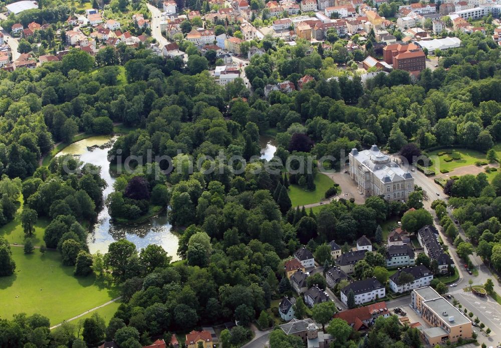 Aerial image Gotha - Is the park with the Great Pond Park between Park Street and Park Avenue in Gotha in Thuringia. This part of the parks built in the 18th century as an English garden after designs the gardener John Haverfield the younger and Christian Heinrich Wehmeyer. Right next to the small pond is the Ducal Palace Museum Gotha. In the neo-Renaissance to today is, among other things, the Egyptian collection of the Castle Gotha Peace Foundation