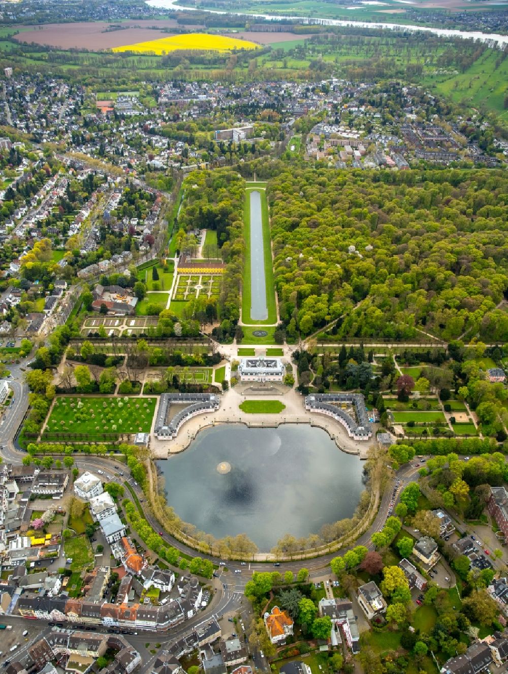 Düsseldorf from above - Park of Schloss Benrath castle in Duesseldorf in the state of North Rhine-Westphalia