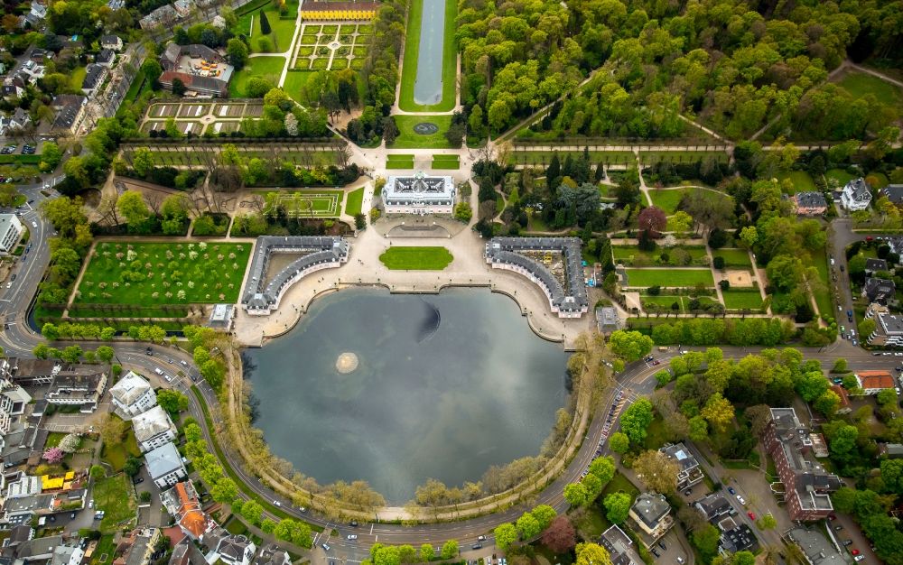Düsseldorf from the bird's eye view: Park of Schloss Benrath castle in Duesseldorf in the state of North Rhine-Westphalia
