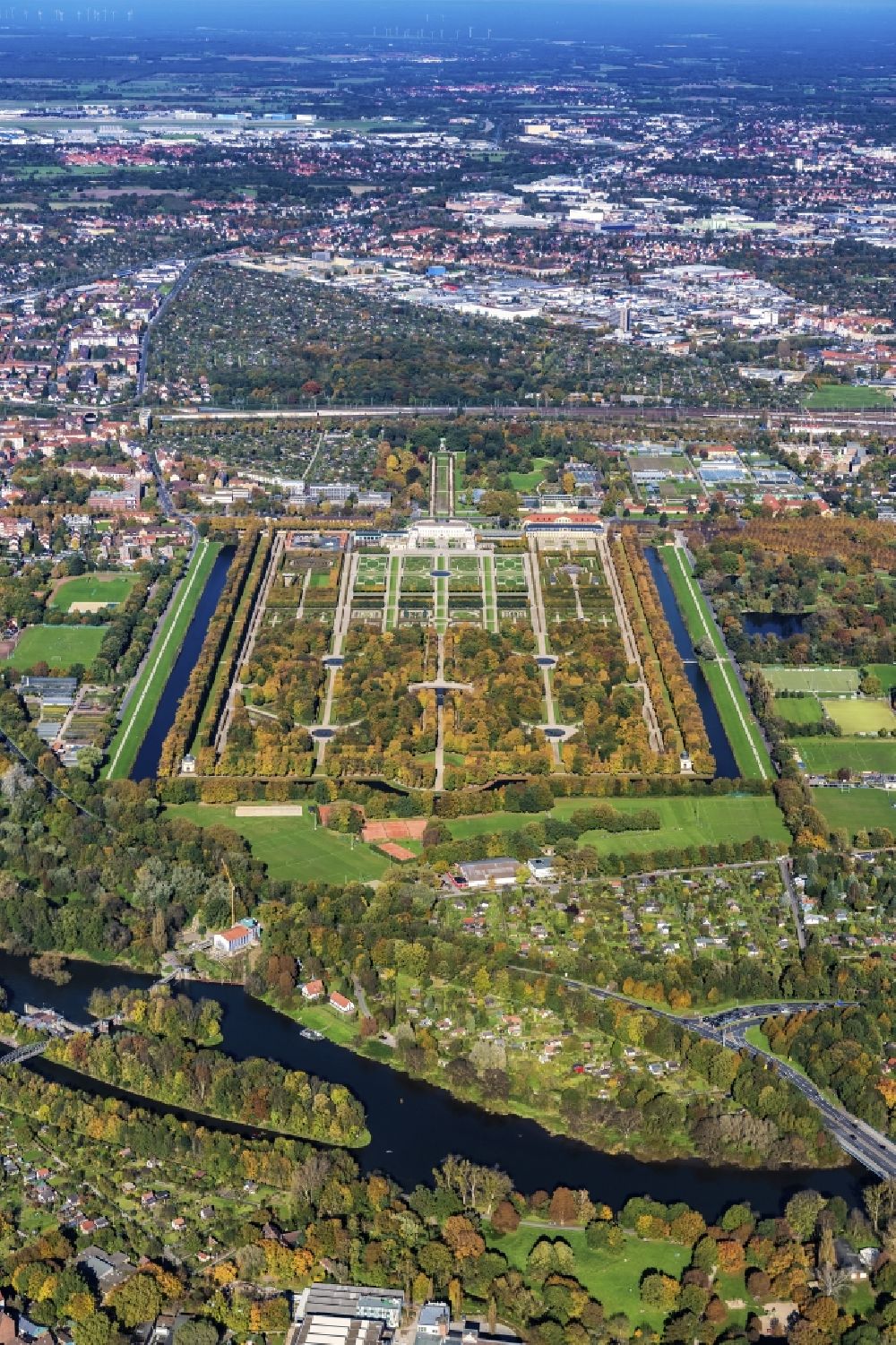 Hannover from the bird's eye view: Building complex in the park of the castle Herrenhausen Alte Herrenhaeuser Strasse in Hannover in the state Lower Saxony