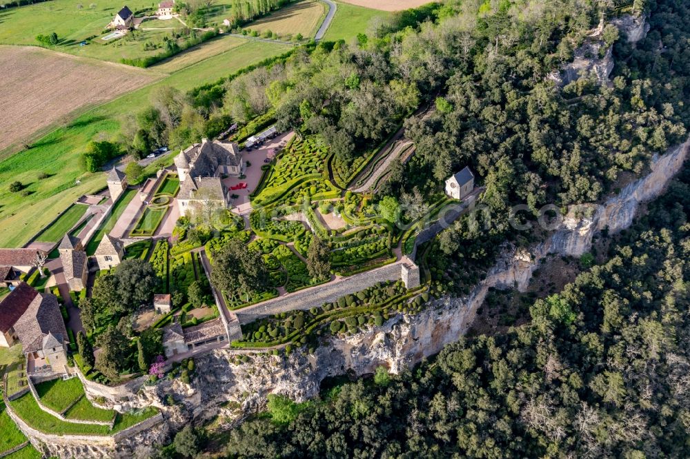 Aerial photograph Vezac - Park and gardenss of the castle Marqueyssac above the Dordogne in Vezac in Nouvelle-Aquitaine, France