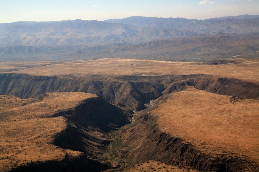 Aerial photograph Black Canyon Stadt - Landscape with canyons and plateaus north of Black Canyon City, Arizona in USA. The desert landscape north of the Phoenix metropolitan area is dry and deserted