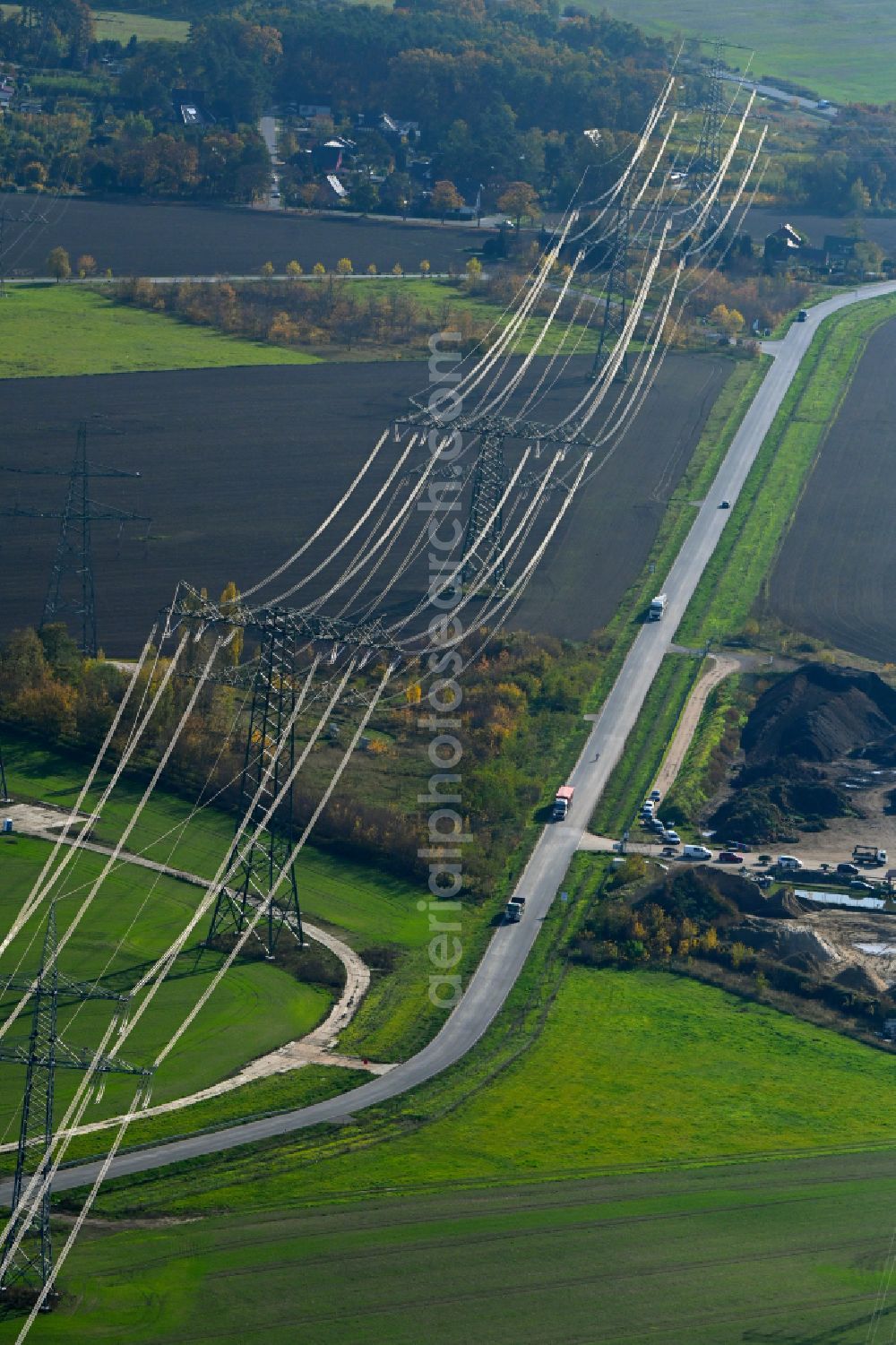 Altlandsberg from the bird's eye view: Current route of the power lines and pylons in Altlandsberg in the state Brandenburg, Germany