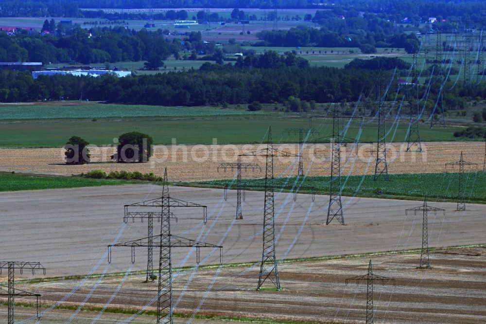 Schönwalde-Glien from the bird's eye view: Current route of the power lines and pylons in Schoenwalde-Glien in the state Brandenburg, Germany