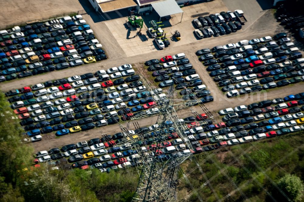 Recklinghausen from above - Scrapyard for recycling of cars cars and used vehicles with decomposition and aftermarket in Recklinghausen at Ruhrgebiet in the state North Rhine-Westphalia, Germany